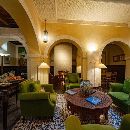 אסאוירה Riad Callas מראה חיצוני תמונה