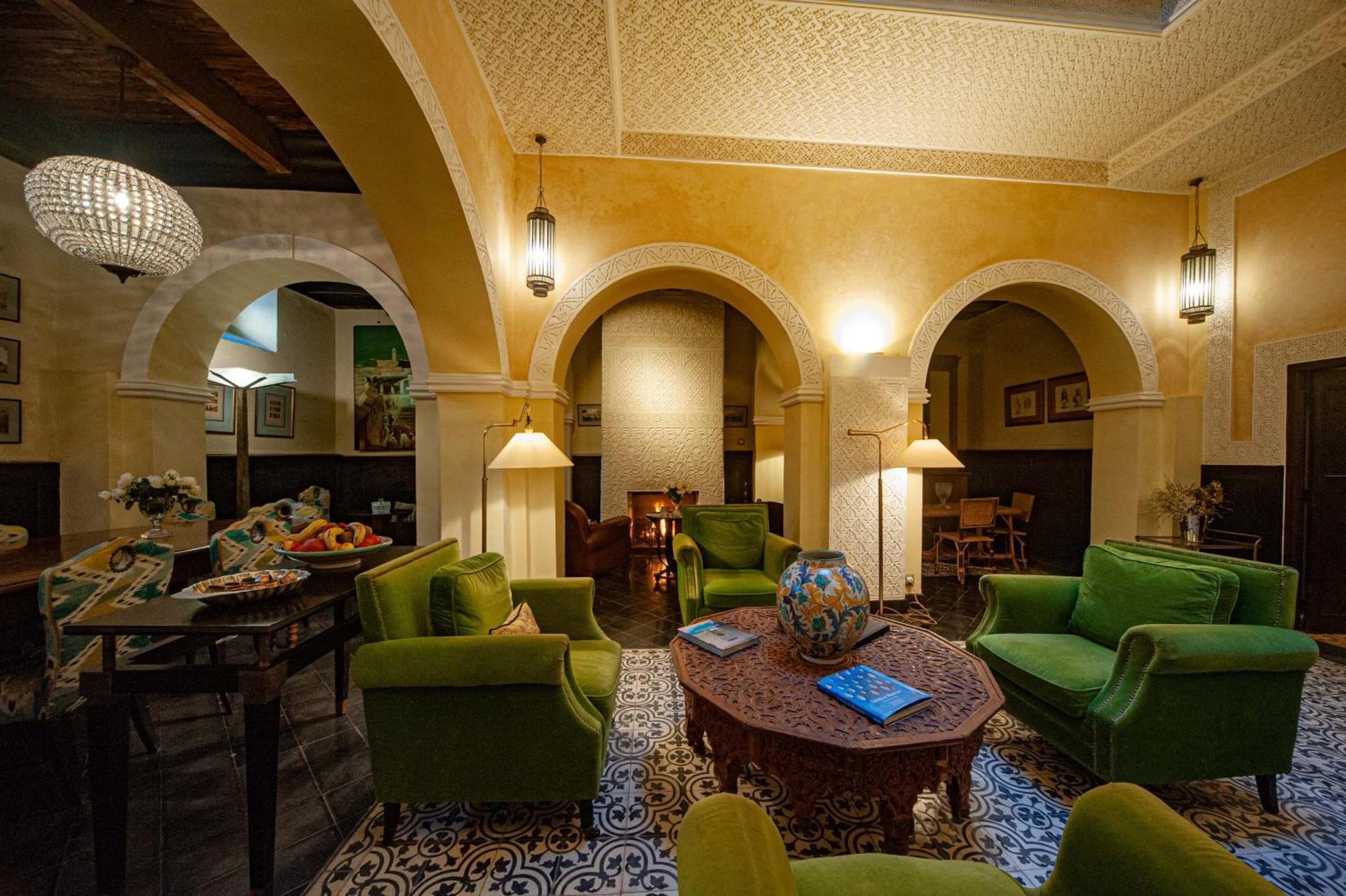 אסאוירה Riad Callas מראה חיצוני תמונה