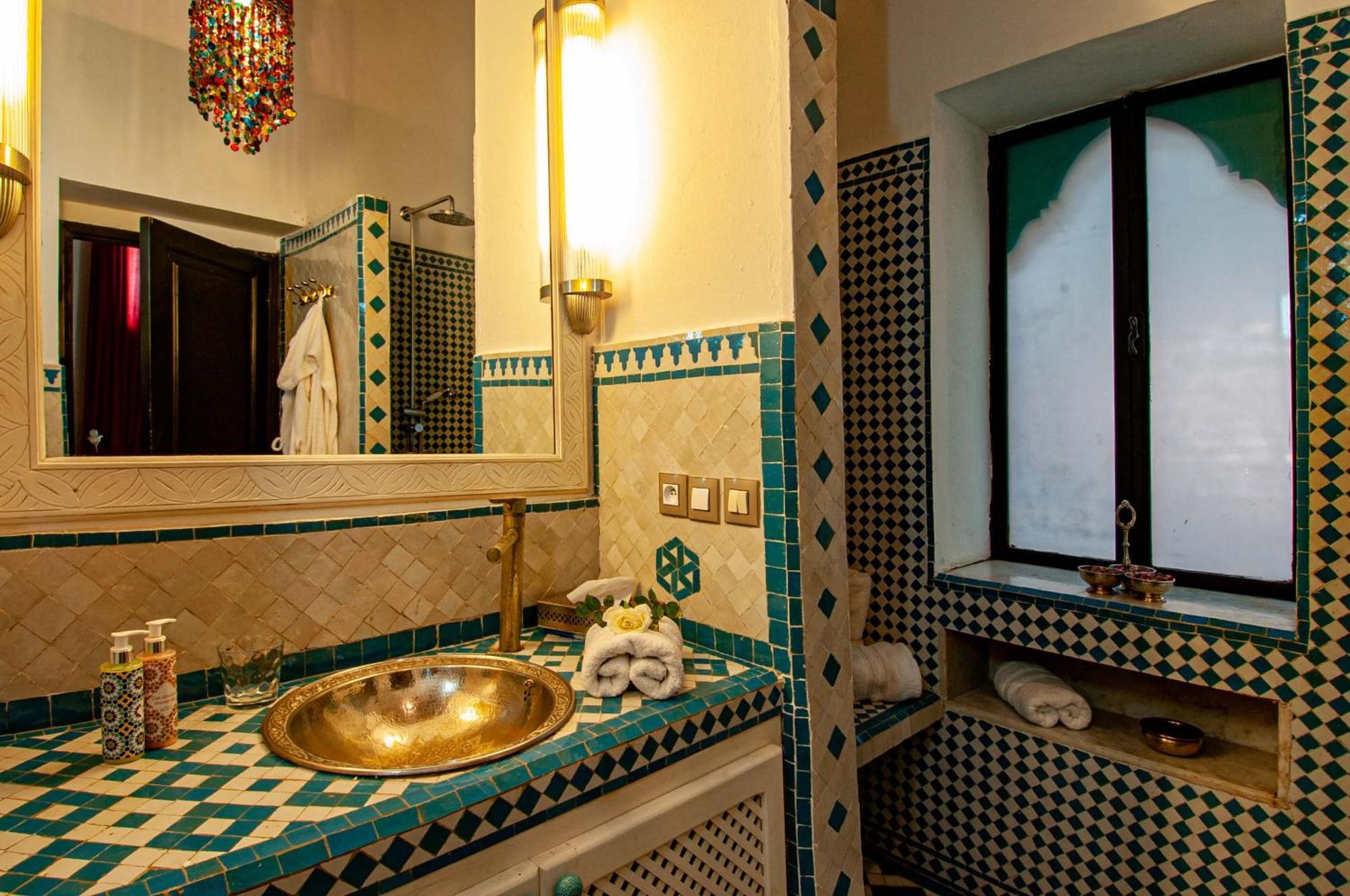 אסאוירה Riad Callas מראה חיצוני תמונה